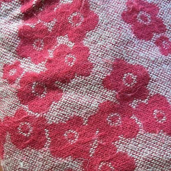 IKEA MYRULL Throw, red floral , 51"x67" - Picture 5 of 12